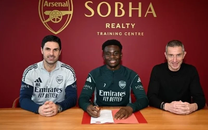 تصريح ساكا بعد التجديد: آرسنال يتجه نحو الألقاب الكبرى